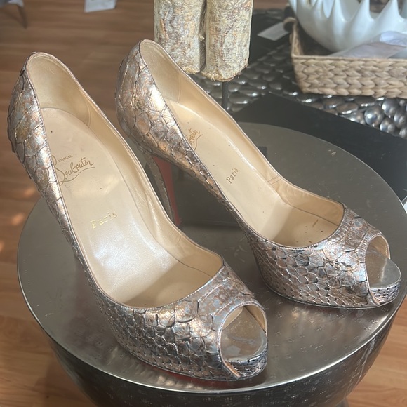 Louboutin shoes - Picture 2 of 7